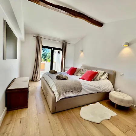 Masdeline Villa